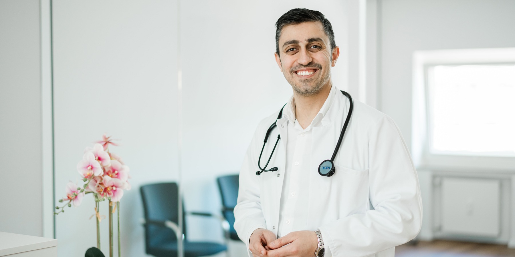 Privater Kardiologe Düsseldorf – Dr. med. Al-Terki Privater Kardiologe Dr. med. Al-Terki in seiner Praxis in Düsseldorf-Stadtmitte
